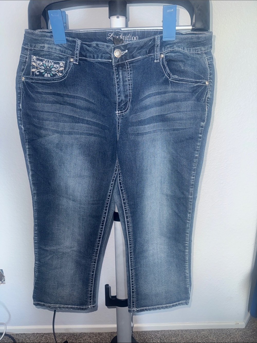 Love Indigo Dark Blue Embroidered Pocket Cropped Jeans